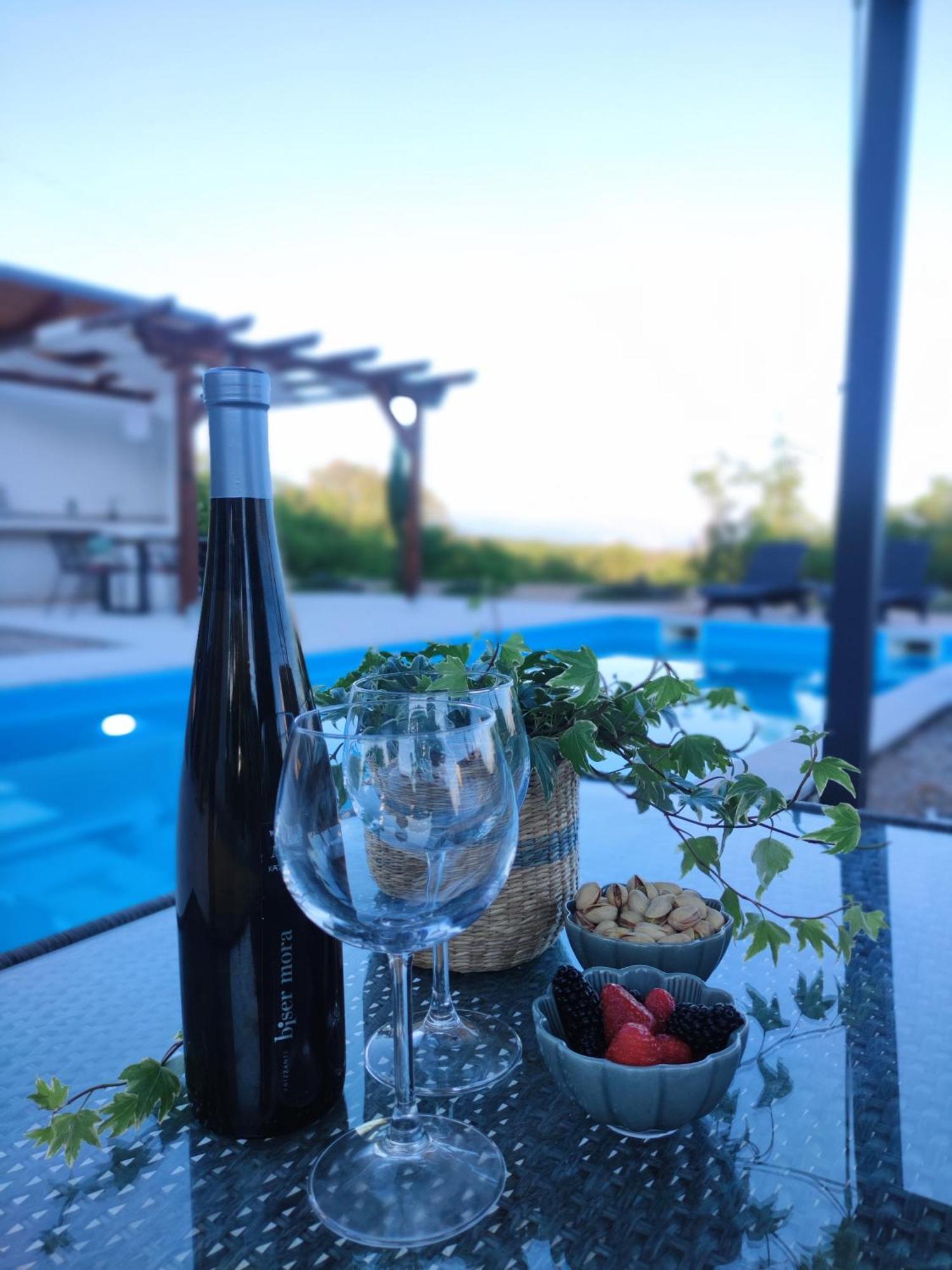 Lazy 8 Villa Garica Bagian luar foto